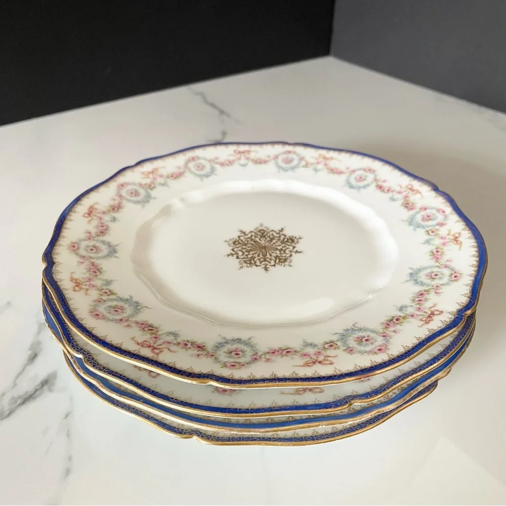 SET of 4 Blue Edged Floral 8
